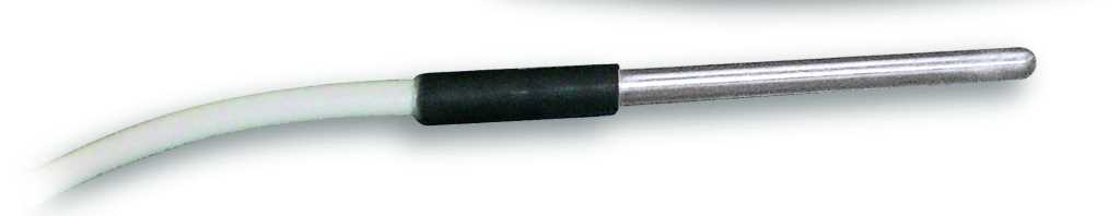 Metallsonde mit schwarzem Übergangsstück an weißem Kabel vor hellem Hintergrund