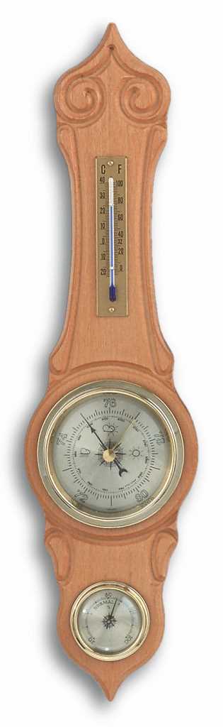 Wandgerät aus Holz mit Thermometer, rundem Barometer und kleinem Hygrometer, verziert mit Schnitzornamenten am Rand