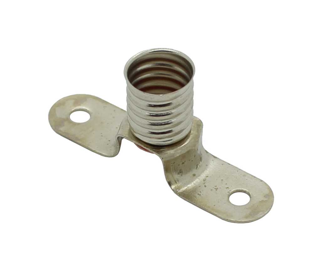 Metallische Lampenfassung mit Gewinde auf Befestigungslasche mit zwei Schraublöchern auf weißem Hintergrund