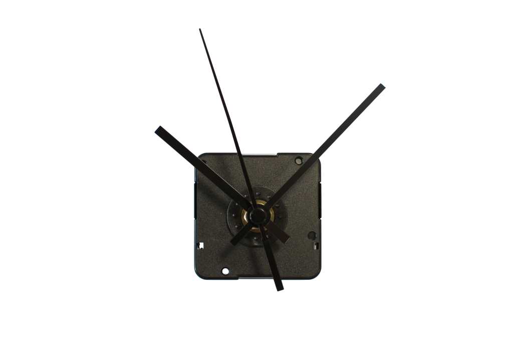 Schwarzes Uhrwerkgehäuse mit montierten schwarzen Uhrzeigern auf weißem Hintergrund