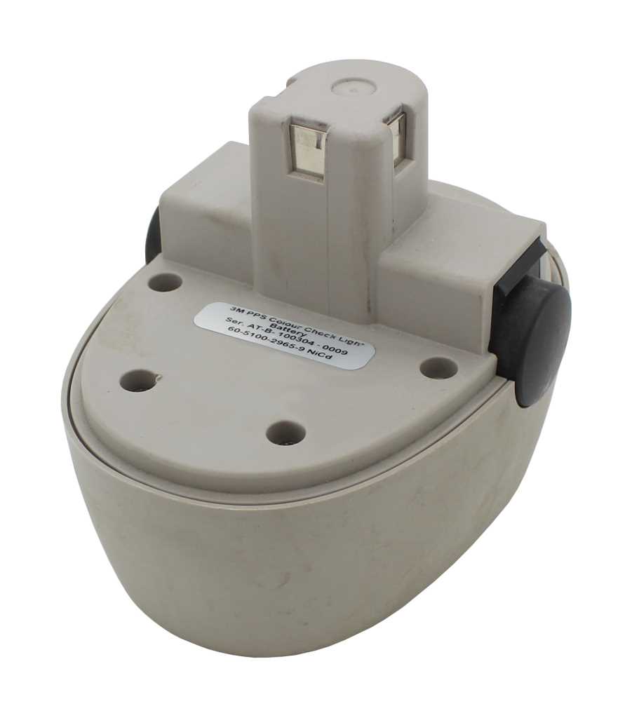 Grauer Akku-Pack mit abgerundeter Unterseite, oben Steckkontakt und seitlichem schwarzen Riegel auf weißem Hintergrund