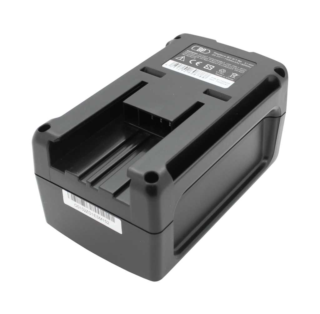 Schwarzer Akku-Block mit Steckschacht und Etikett auf der Oberseite, freigestellt auf weißem Hintergrund