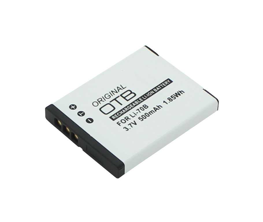 Weißer Kameraakku mit schwarzer Stirnseite und sichtbaren Kontakten, schräg liegend auf weißem Hintergrund