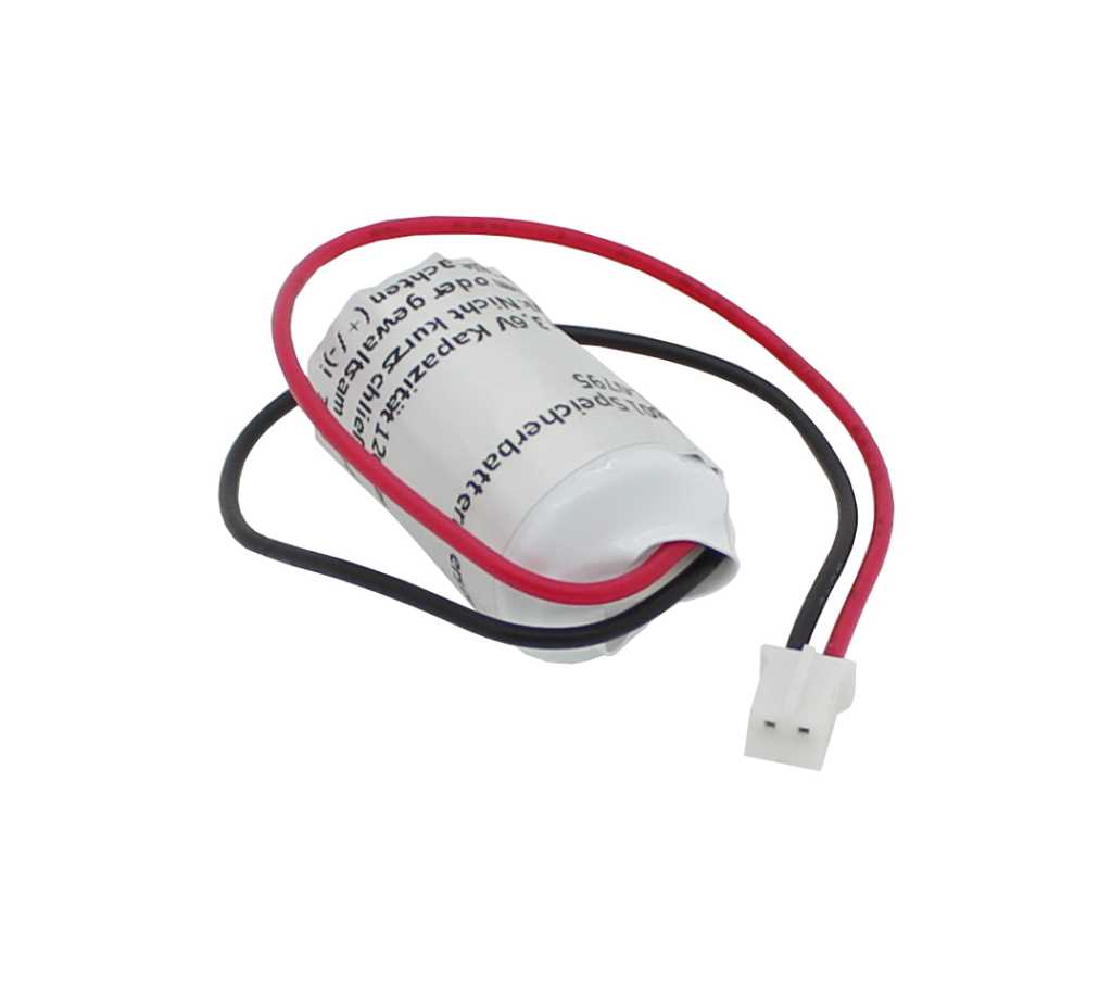 Weißer Batteriezylinder mit rotem und schwarzem Kabel sowie kleinem weißen Stecker auf weißem Hintergrund