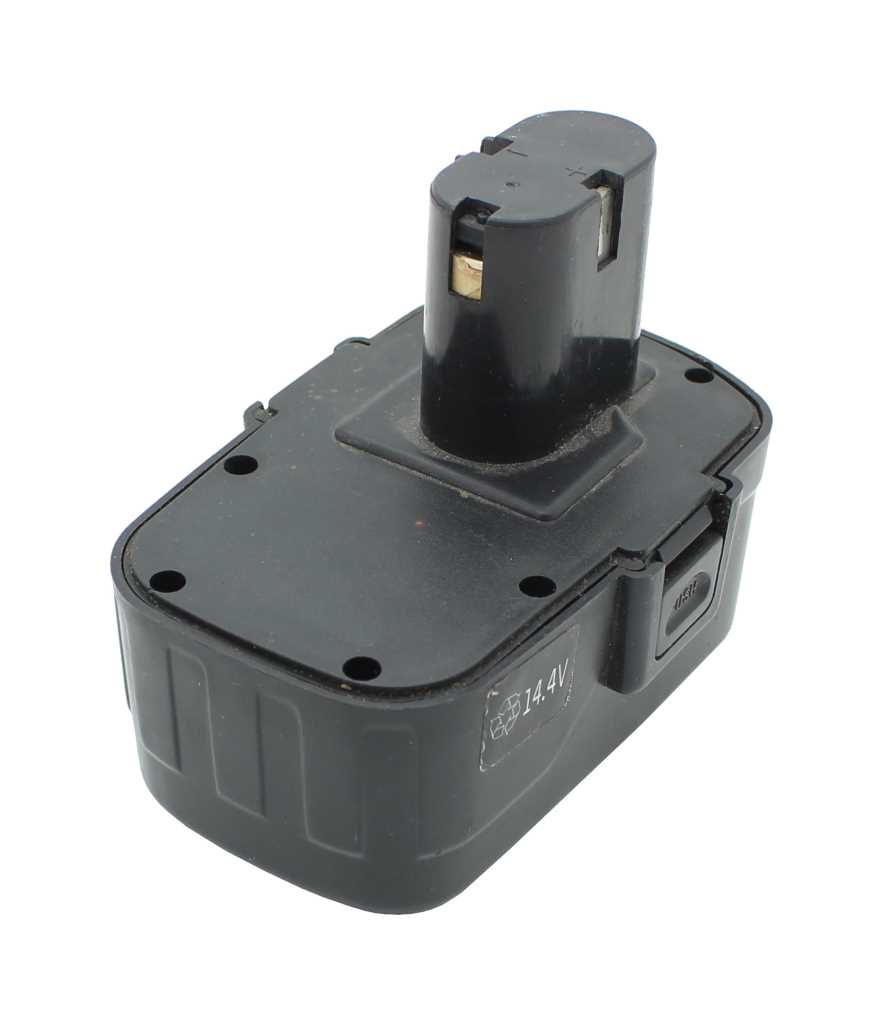 Schwarzer Akku-Pack mit hohem Steckanschluss und seitlichem Entriegelungsknopf auf weißem Hintergrund