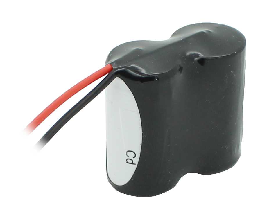 Schwarz ummantelter Akkupack aus zwei Zellen mit roten und schwarzen Anschlusskabeln an einer Seite