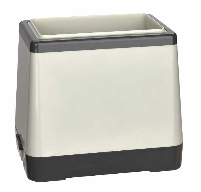 Beiger und grauer rechteckiger Behälter mit offenem oberen Rand auf weißem Hintergrund