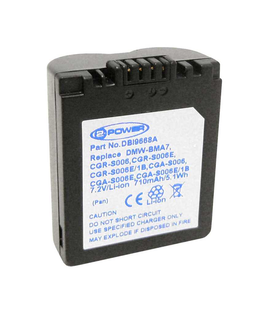 Schwarzer Kameraakku mit Kontaktleiste oben und weißem Etikett auf der Vorderseite auf weißem Hintergrund