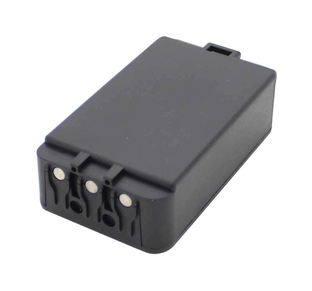 Schwarzer rechteckiger Akkublock mit drei Kontaktpunkten an der Stirnseite und Kerbe auf der Oberseite