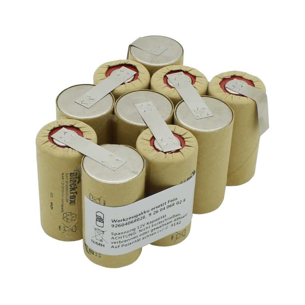 Akkupack aus acht beige ummantelten Rundzellen mit Metalllaschen und aufgeklebtem Etikett auf weißem Hintergrund