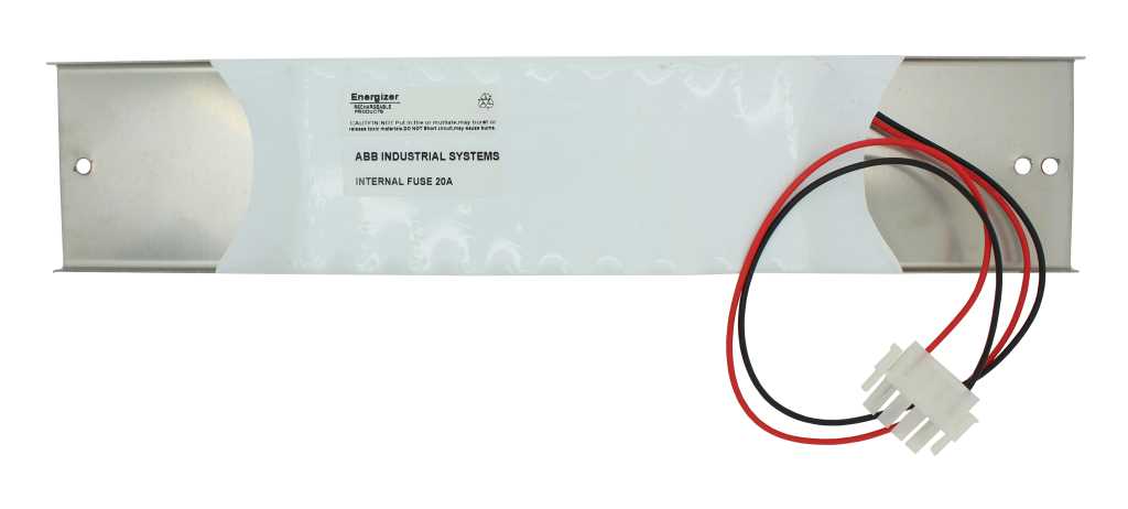 Weißes rechteckiges Batteriemodul auf Metallhalterung mit zwei roten und zwei schwarzen Kabeln und weißem Stecker rechts