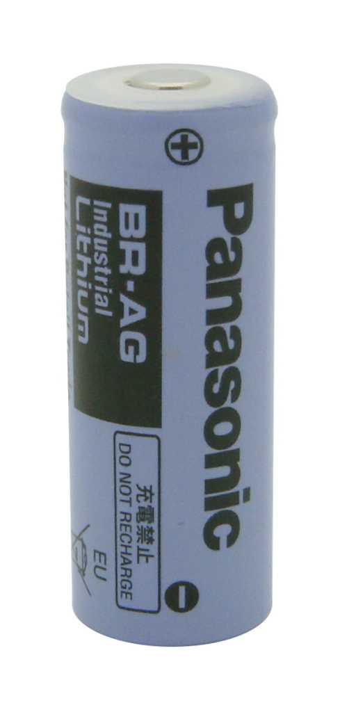 Zylindrische Batterie in Hellblau mit schwarzer Beschriftung und Pluspolsymbol oben auf weißem Hintergrund