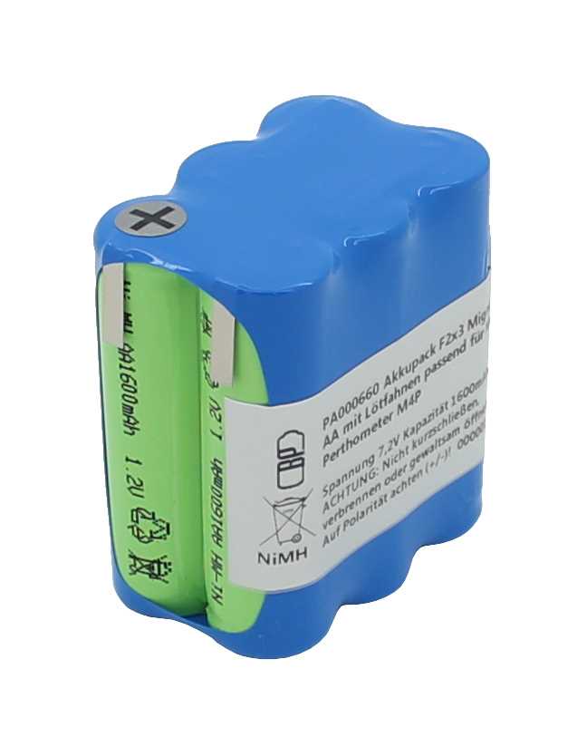 Blau ummanteltes Akkupack mit sechs grünen AA-Zellen und Pluspol-Markierung, seitlich Etikett mit Symbolen