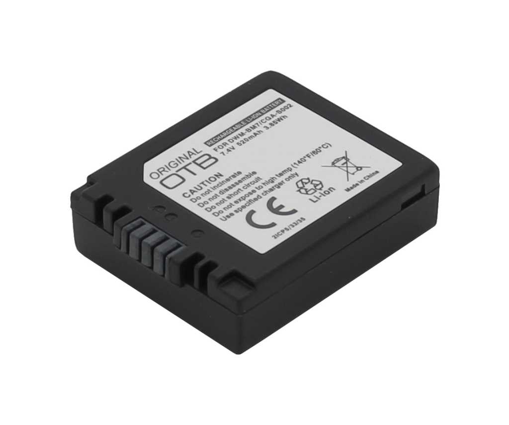 Schwarzer rechteckiger Kameraakku mit Kontakten an der Seite und weißem Etikett, schräg von oben fotografiert