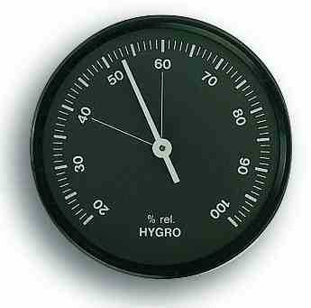 Rundes schwarzes analoges Messgerät mit Skala 0–100 und zwei Zeigern auf dunklem Zifferblatt