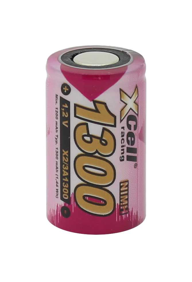 Zylindrische rosa Batterie mit Aufdruck 1300 und sichtbarem Pluspol oben