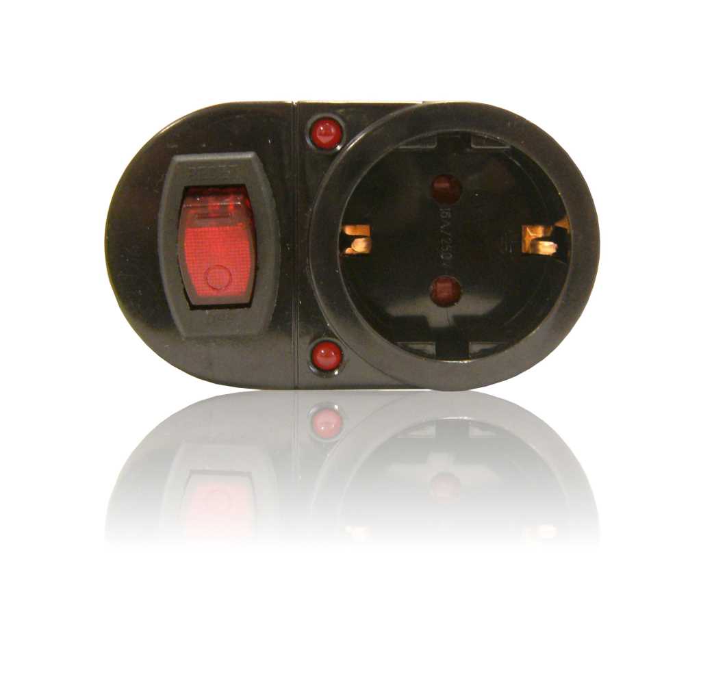 Schwarzer Steckdosenadapter mit Schutzkontakt und rotem Wippschalter sowie zwei roten Kontrollpunkten vorne