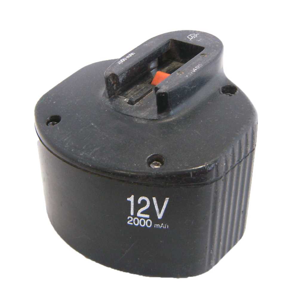 Schwarzer Werkzeugakku mit Steckaufnahme und Aufdruck 12V 2000 mAh auf der Vorderseite