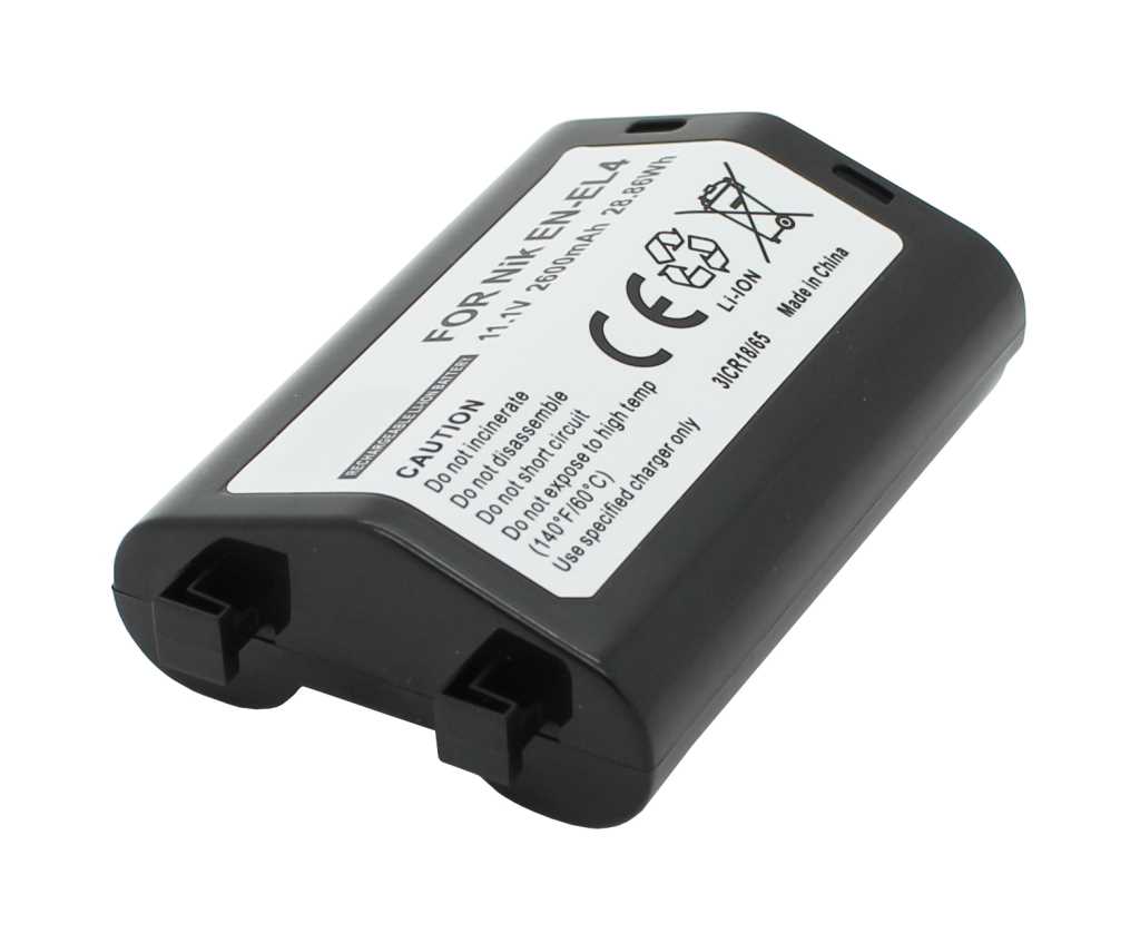 Schwarzer Kameraakku mit weißem Etikett, schräg von oben gezeigt, mit zwei Kontakten an der Unterseite