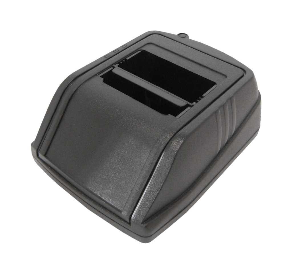 Schwarzes Ladegerät mit schräger Front und rechteckiger Akkuschacht-Öffnung auf weißem Hintergrund