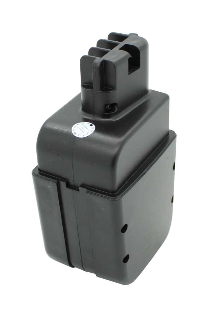 Schwarzer Akku-Block mit Steckaufnahme und Kontakten oben, freigestellt auf weißem Hintergrund