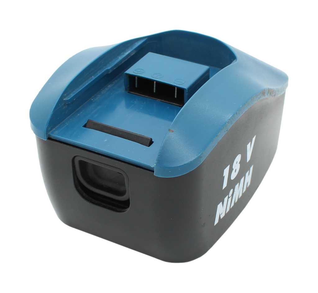 Schwarzer und blauer Werkzeugakku mit Steckkontakt oben und Griffmulde vorne, seitlich Aufdruck 18 V NiMH