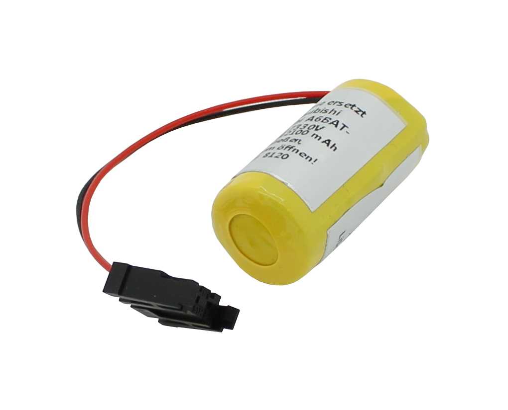 Gelb ummantelte zylindrische Batterie mit Etikett, rotem und schwarzem Kabel und schwarzem Stecker auf weißem Hintergrund