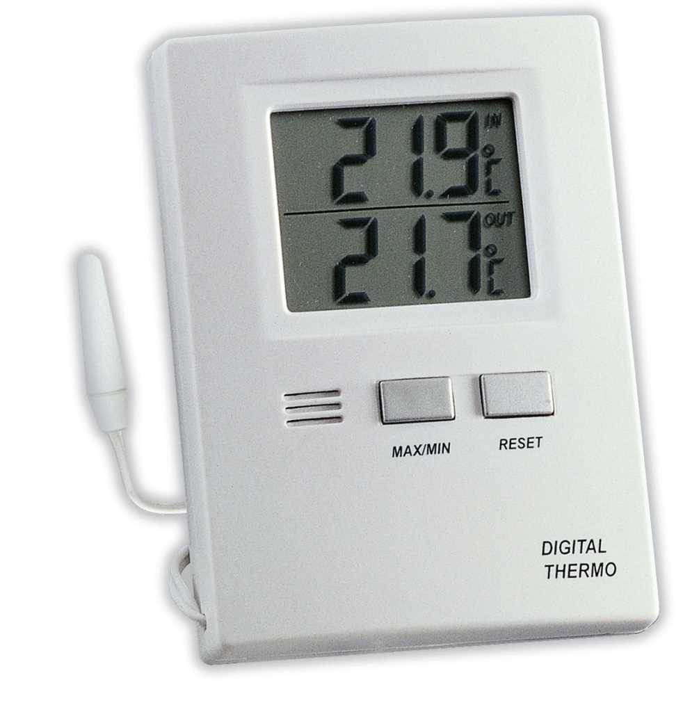 Weißes Digitalthermometer mit Display für Innen und Außen sowie Kabelsensor links neben dem Gerät