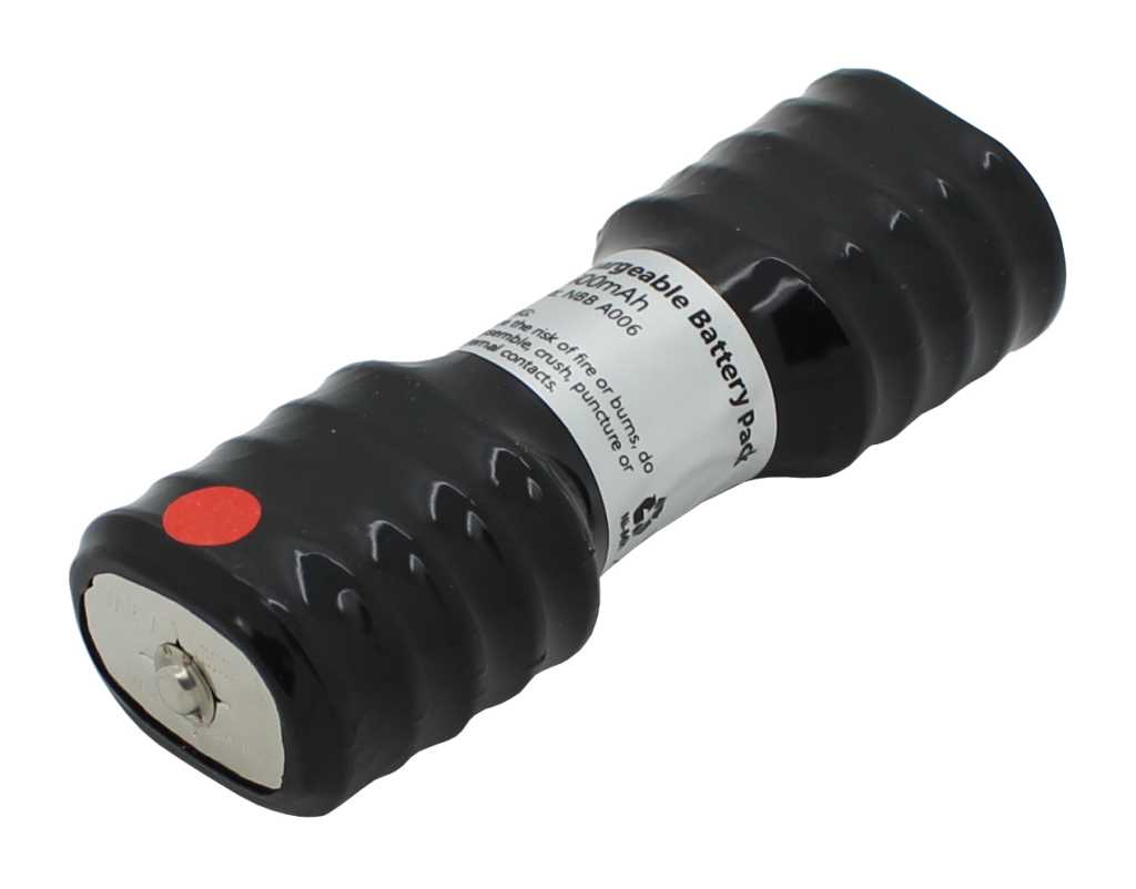 Schwarzer Akkupack mit Schrumpfschlauch, Zellenform, Metallkontakt an Stirnseite und weißem Etikett sowie rotem Punkt