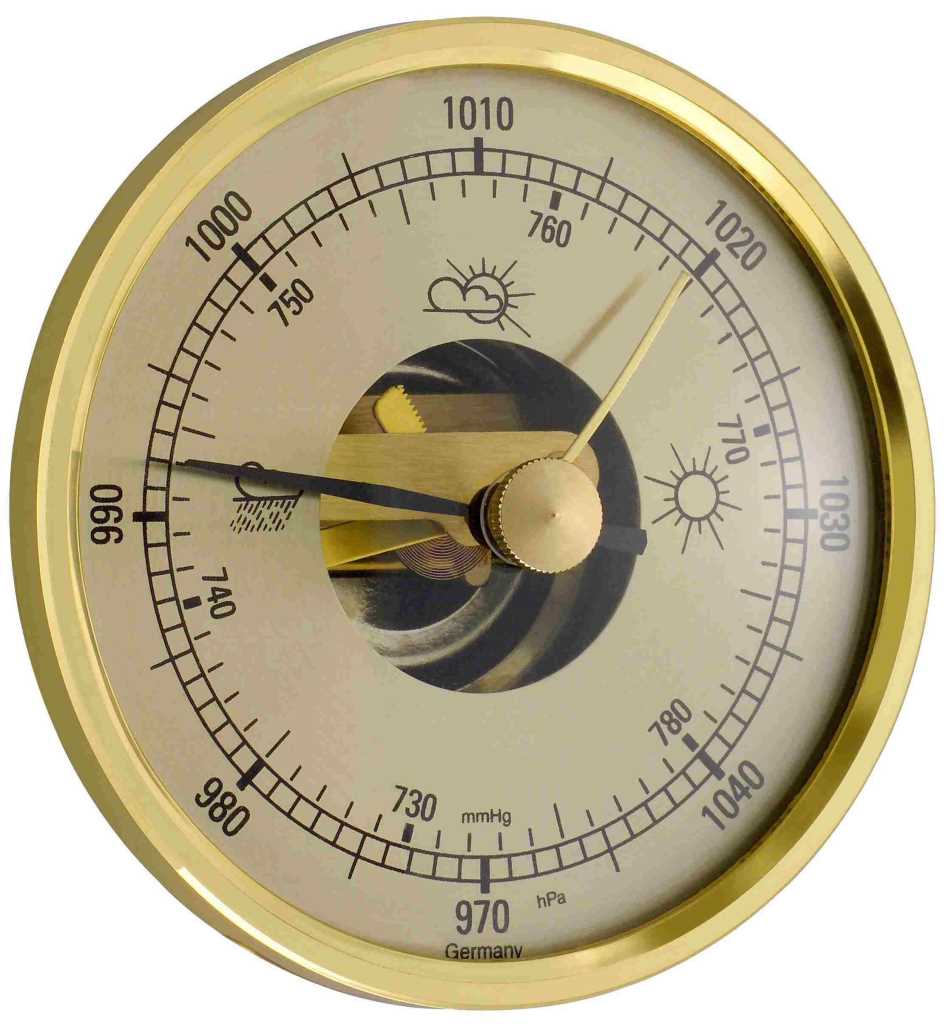 Rundes Barometer mit goldfarbenem Rand, Skala und Zeigern, sichtbarem Innenmechanismus im Zentrum