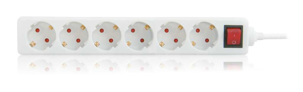 Weiße Steckdosenleiste mit sechs runden Steckplätzen, rotem Schalter rechts und Kabelabgang rechts