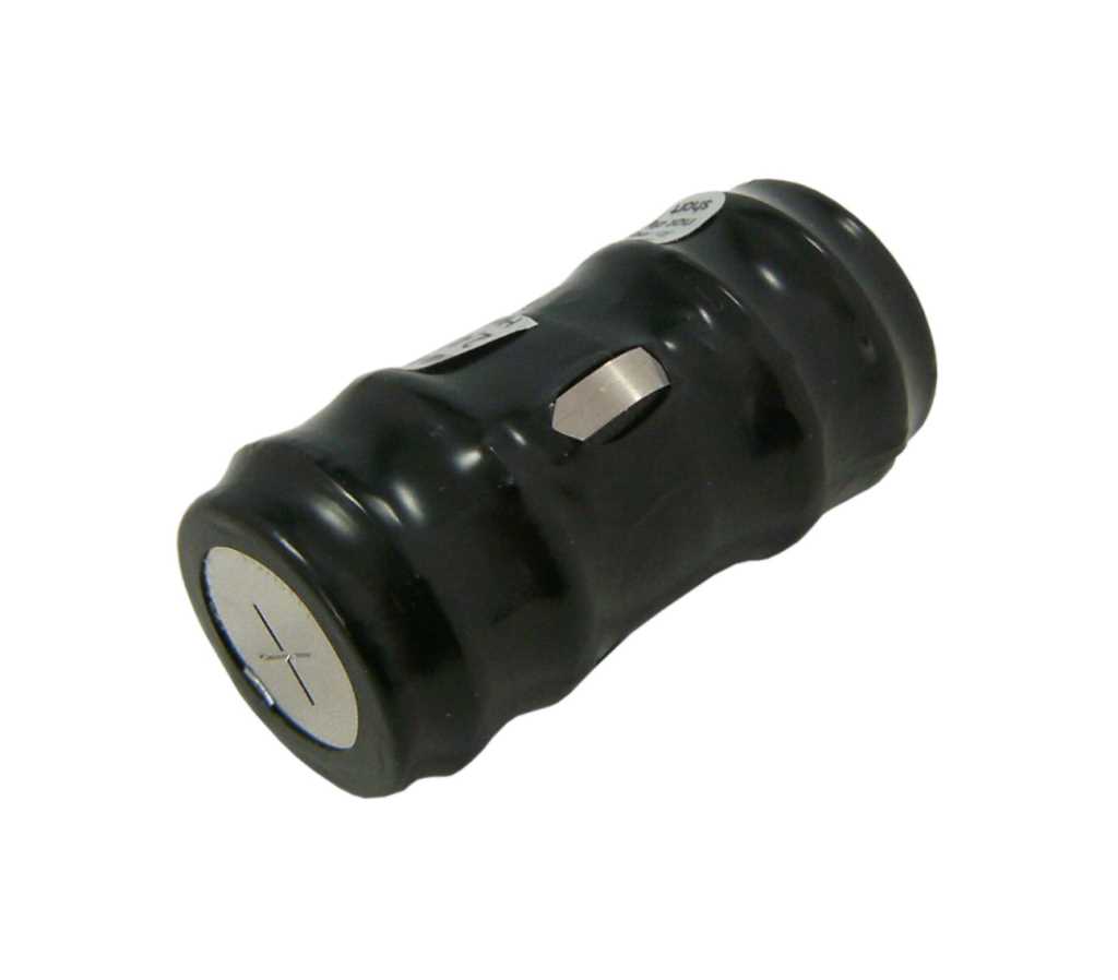 Schwarzer zylindrischer Akkupack mit Metallkontaktfläche und Plusmarkierung auf der Stirnseite, freigestellt