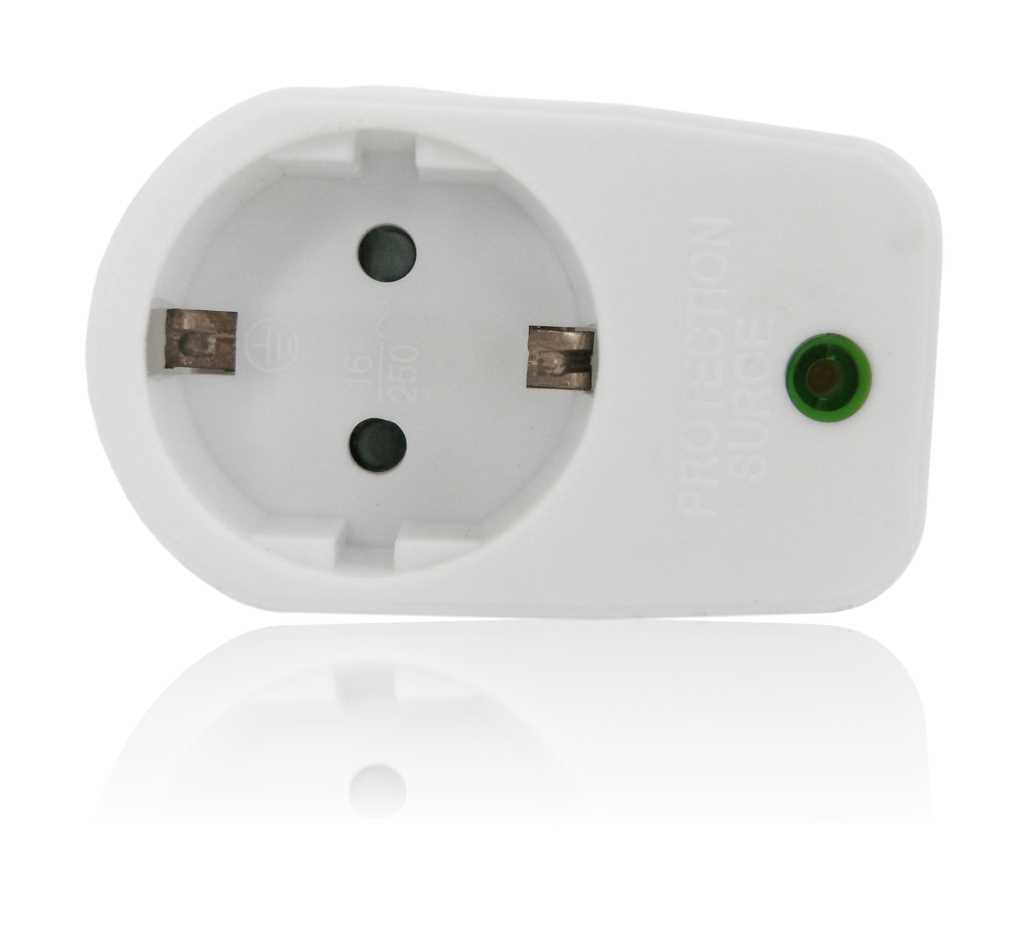 Weißer Schutzkontakt-Zwischenstecker mit runder Buchse und grünem Kontrolllicht rechts