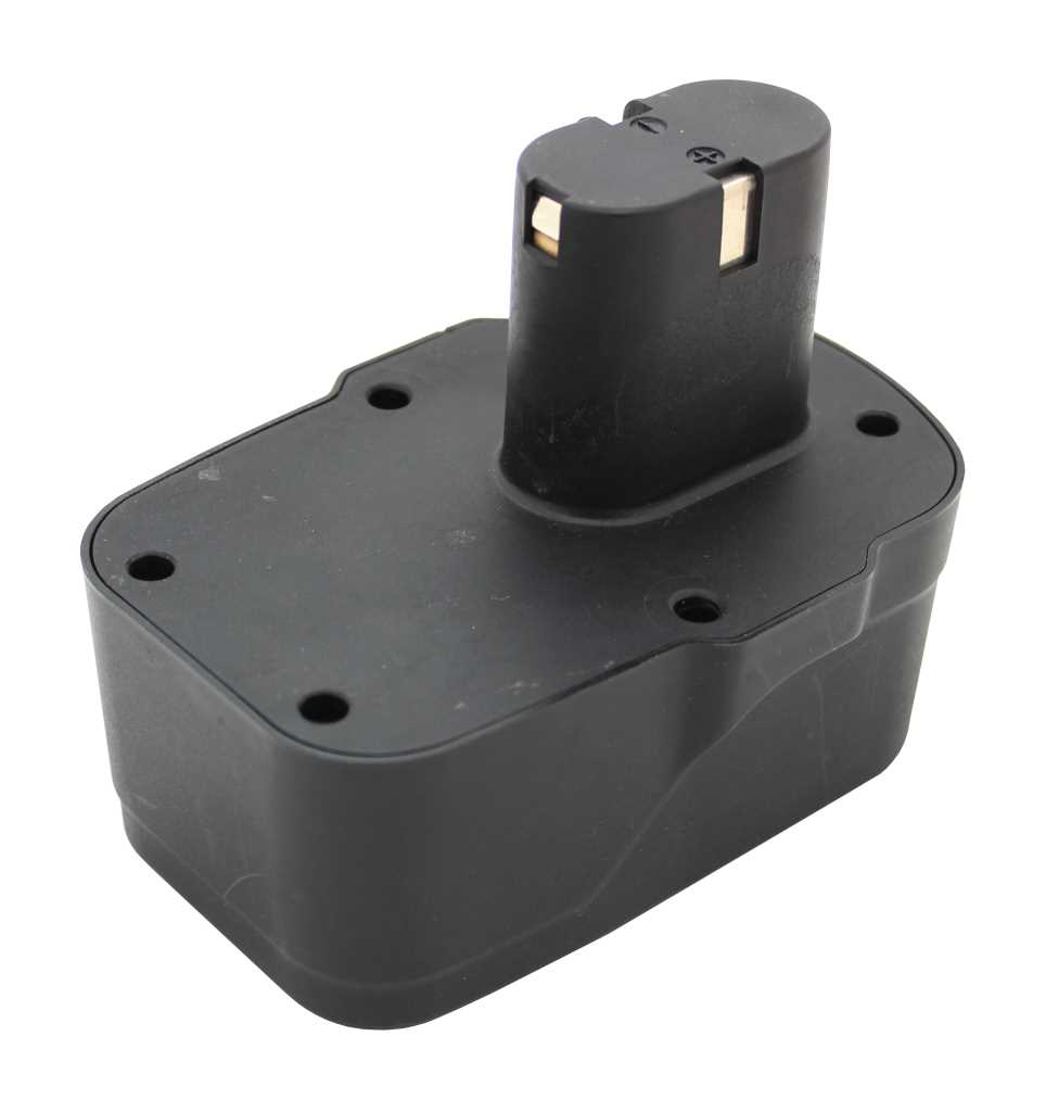 Schwarzer Akku-Block mit aufgesetztem Steckerteil und sichtbaren Metallkontakten auf weißem Hintergrund
