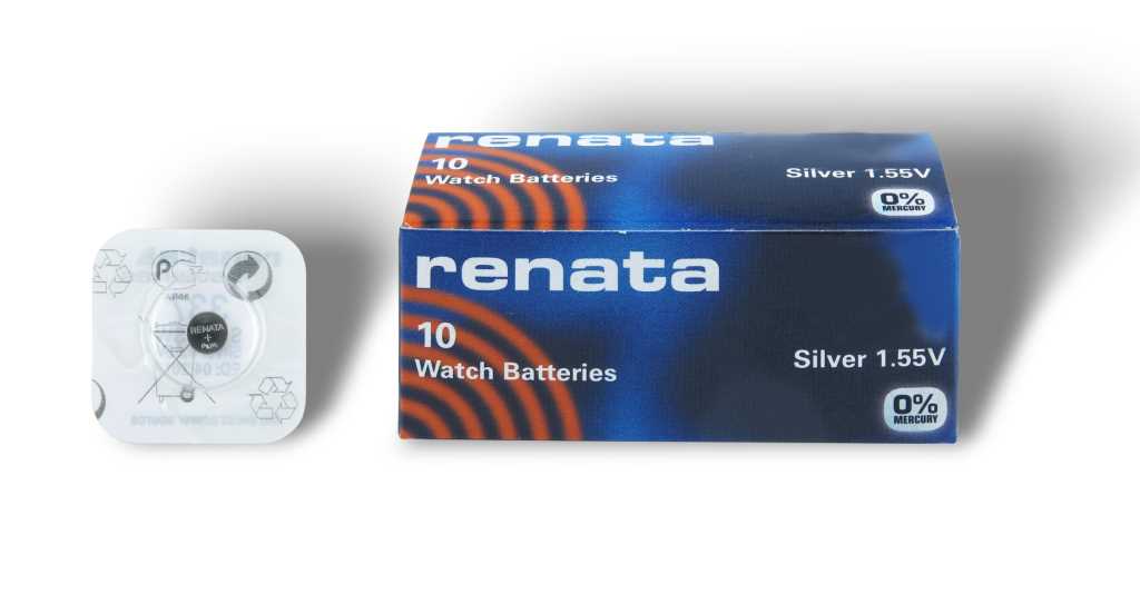 Blaue Packung mit Knopfzellen und separater Blister mit einer einzelnen Knopfzelle vor weißem Hintergrund