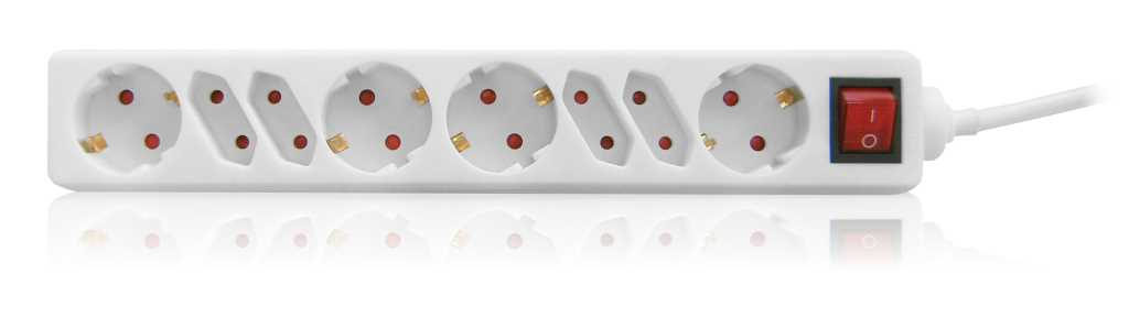 Weiße Steckdosenleiste mit vier runden Steckdosen, vier schmalen Steckplätzen, rotem Schalter und Kabel rechts