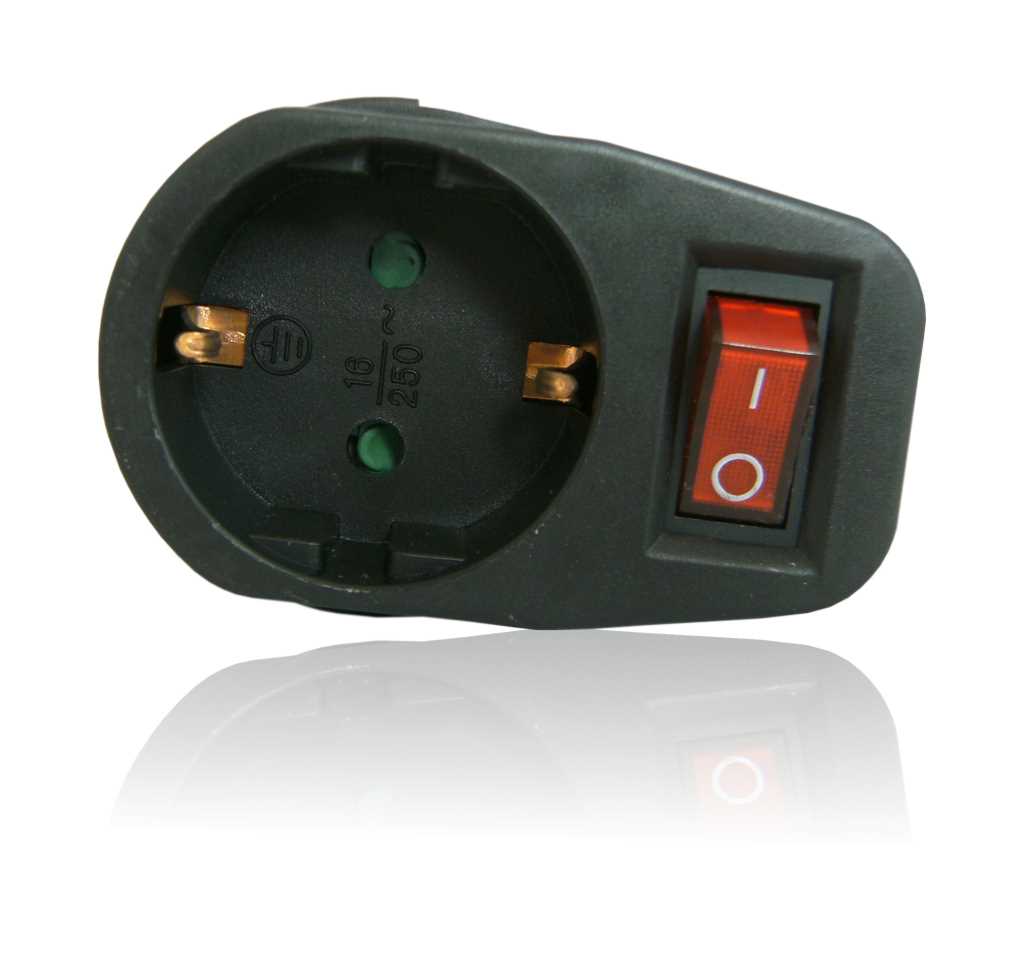 Schwarze Zwischensteckdose mit rundem Steckplatz links und rotem Wippschalter rechts mit I/O-Markierung