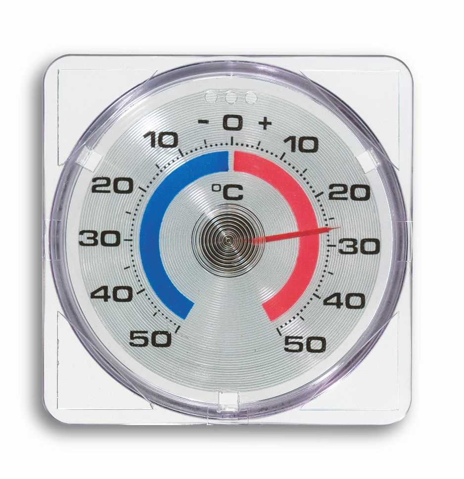 Rundes Thermometer in quadratischer Halterung mit Skala von -50 bis +50 °C und Zeiger bei etwa 25 °C