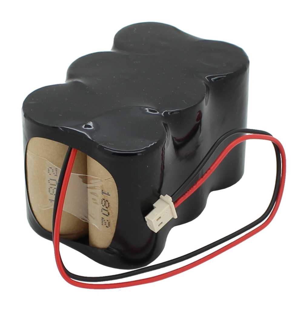 Schwarzer Akkupack mit sichtbaren Zellenden, rot-schwarzen Kabeln und weißem Steckverbinder vor weißem Hintergrund