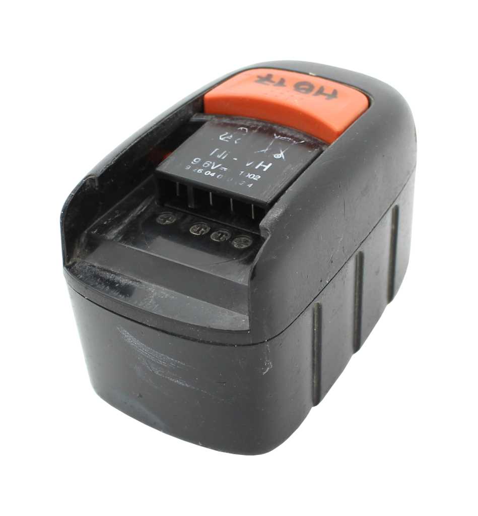 Schwarzer Werkzeugakku mit orangener Entriegelungstaste und sichtbaren Kontakten an der Oberseite