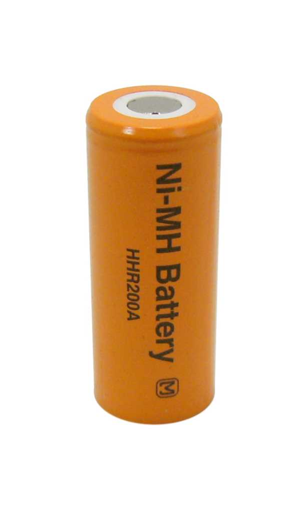 Orangefarbener zylindrischer Akku mit flachem Pluspol, senkrechte schwarze Beschriftung auf der Vorderseite