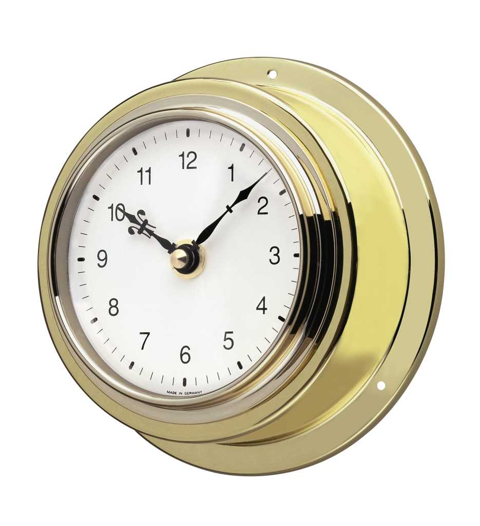 Runde Wanduhr mit goldfarbenem Gehäuse, weißem Zifferblatt und schwarzen Zeigern auf weißem Hintergrund